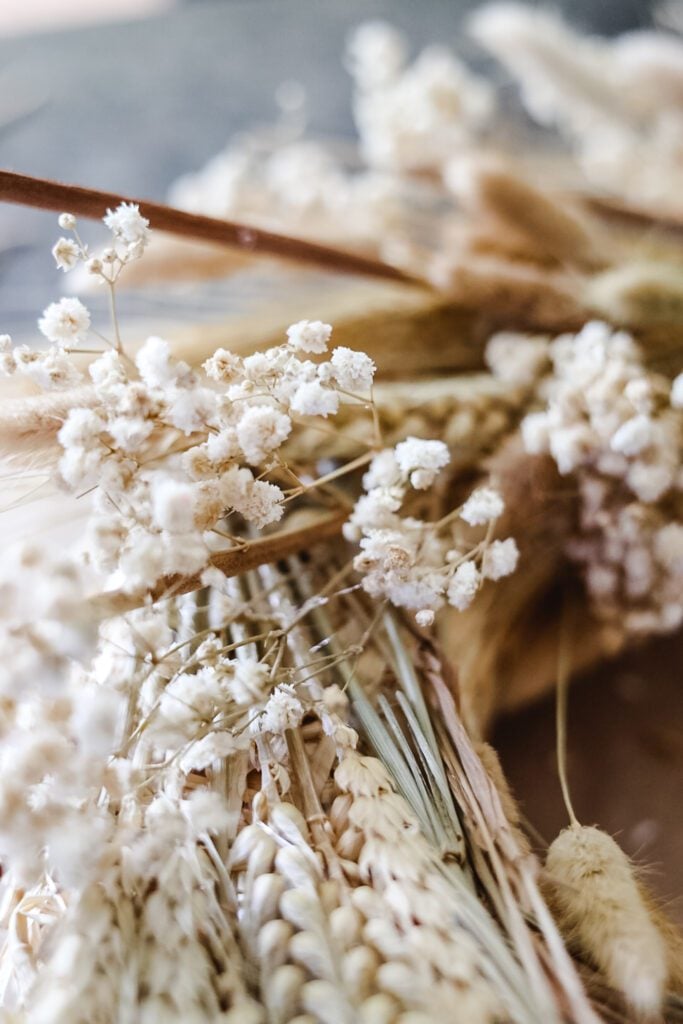 dried flowers on wreath