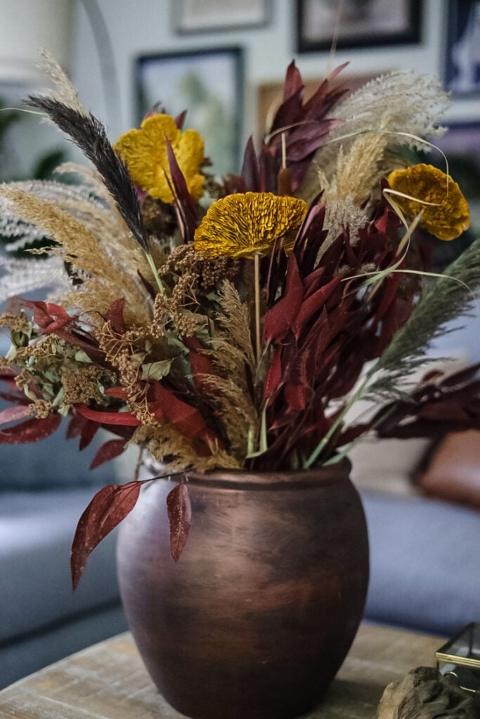 dried floral arrangemnt with pampas grasses
