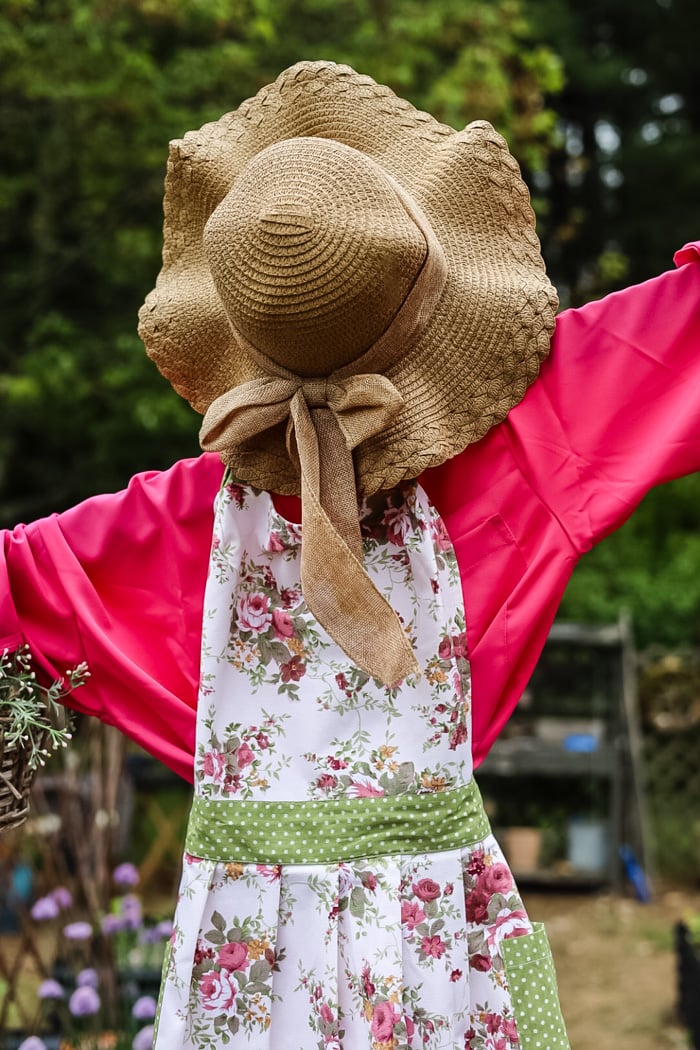 garden scarecrow