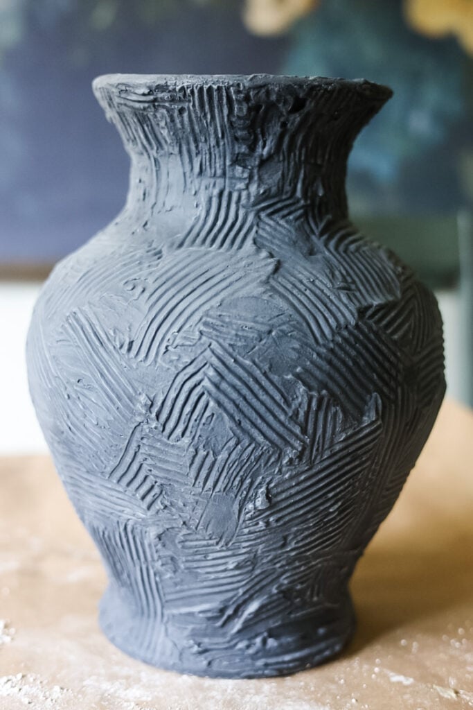 finsihed vase makeover, blue vase with texture